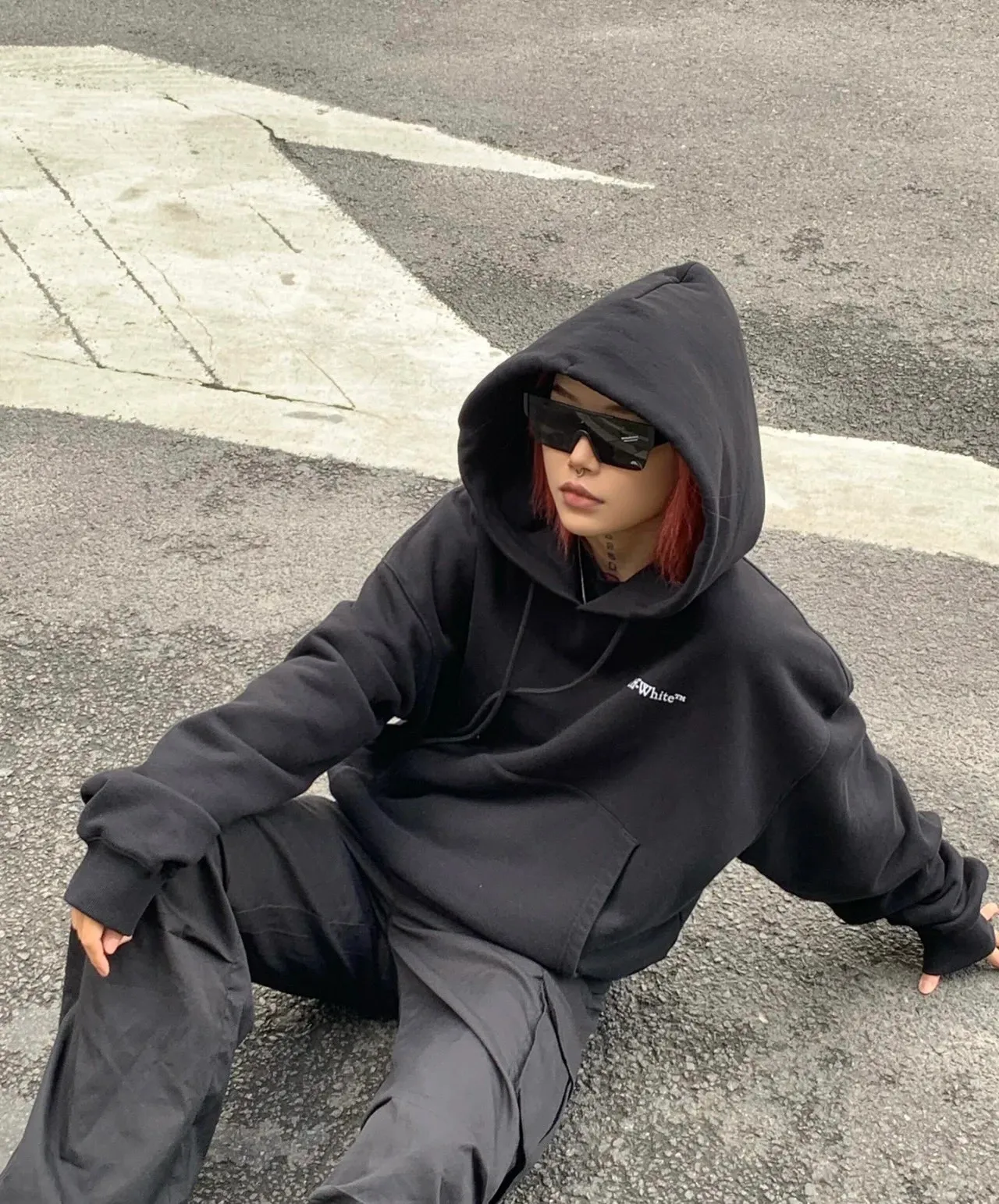 ♻️💯Upper body reference model picture❤️22SS approved version OFFWHITE (OW) Killing and being killed, punishment and sanctity Caravaggio oil painting pure cotton color religious unisex autumn and winter pure cotton hoodie sweatshirt OW perfectly integrates classical literature and art and street culture, paying tribute to VA20SS. Baroqueism, Caravaggio's classic oil painting series, literary street temperament, and 19FW Monet oil paintings. This is also a replacement for Monet. There is a minimalist plain logo on the chest, and a large digital oil painting print on the back with Kornit digital direct inkjet printing. The picture is clear and the stripes transition is smooth. It has a strong religious color, a Vintage style in line with the tone of the Renaissance, and an ultra-clear texture. The fabric is made of 480g combed cotton terry fabric, which has a full drape. Warm and comfortable!  Color: Black Size: XS-L P:390